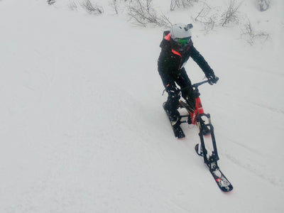 SNO-GO SHIFT Snowbike / Skibike. Het stabile skibike model met 3 ski's -  Wintersport4ALL